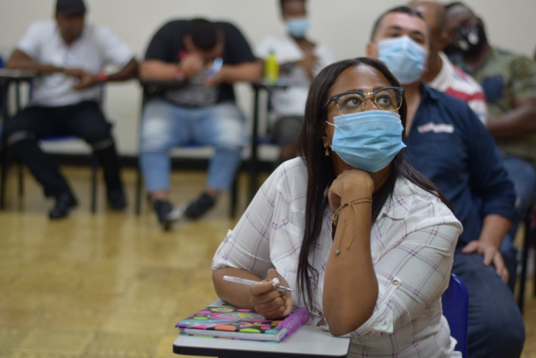 Saludos a dos metros para demostrar que nos queremos